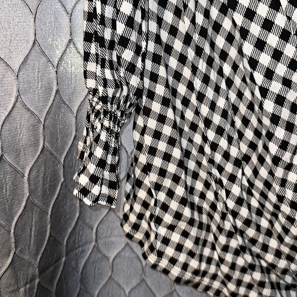 Blouse​ - Picture 3 of 3